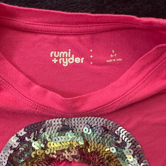 Rumi+ryder , Pink top  with Gray shorts - Picture 2 of 5